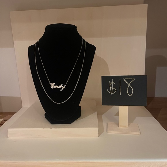 EMILY NAME NECKLACE - Picture 2 of 2